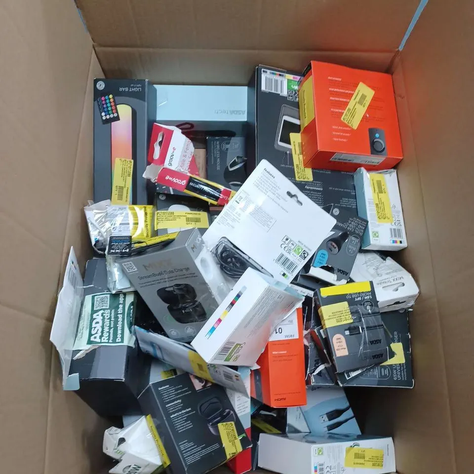 LOT OF APPROXIMATELY ELECTRICAL AND HOUSEHOLD ITEMS TO INCLUDE MATTRESS PROTECTOR, SPEAKERS AND CHARGERS