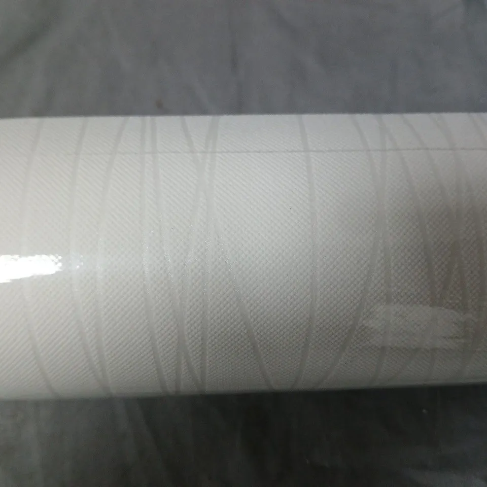DESIGNER WALLPAPERS – SINGLE ROLL WALLPAPER, PATTERN 7061, 9.5M LENGTH (LOT 250312)