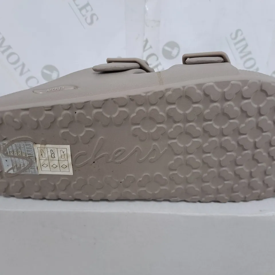 SKETCHERS FOAMIES SANDAL IN DARK TAUPE - UK 6