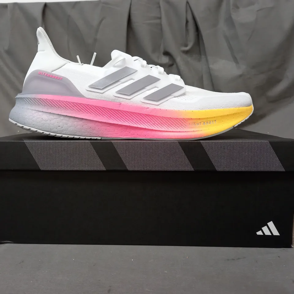 BOXED PAIR OF ADIDAS ULTRABOOST 5 SHOES IN WHITE/MULTICOLOUR UK SIZE 11.5