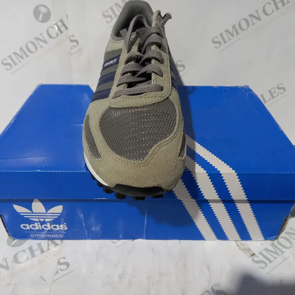 BOXED PAIR OF ADIDAS L.A. TRAINERS IN GREY/NAVY UK SIZE 9