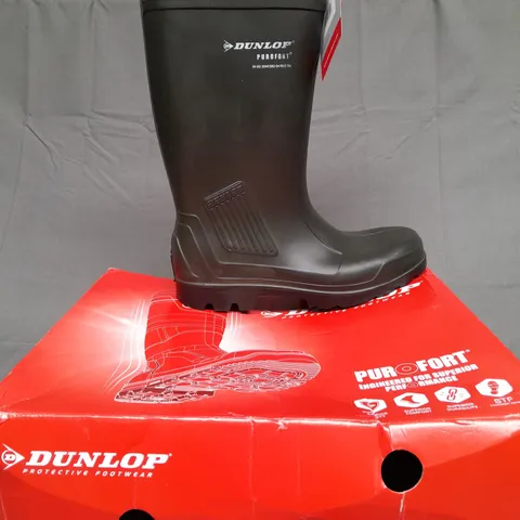BOXED PAIR OF DUNLOP PUROFORT PROFESSIONAL UK 12