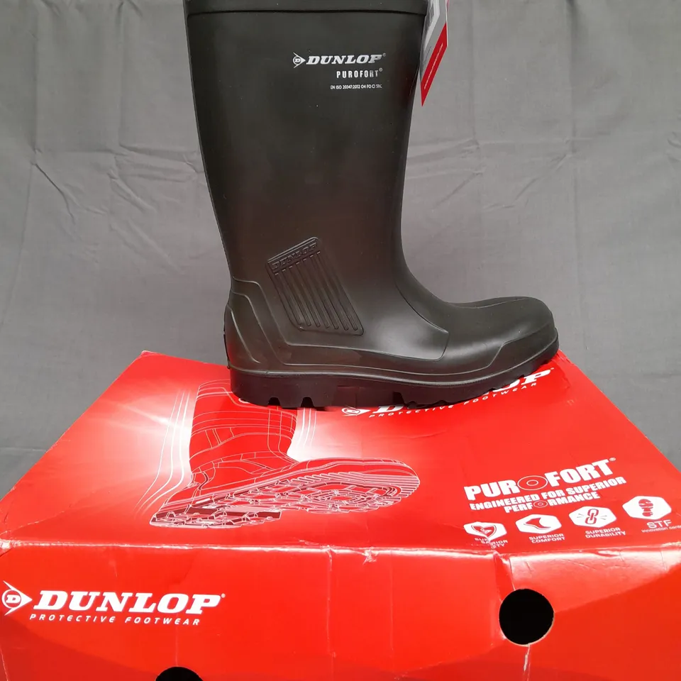 BOXED PAIR OF DUNLOP PUROFORT PROFESSIONAL UK 12