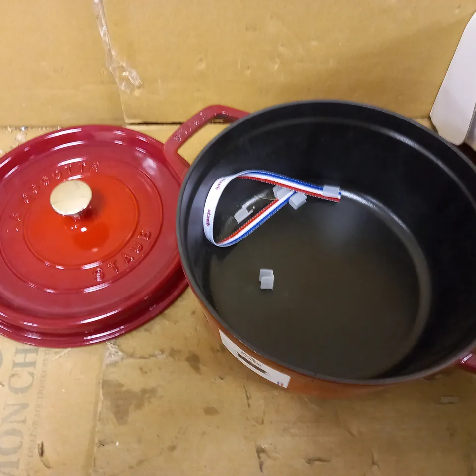 STAUB CAST IRON ROASTER/COCOTTE, ROUND, 24 CM, 3.8 L, CHERRY RED