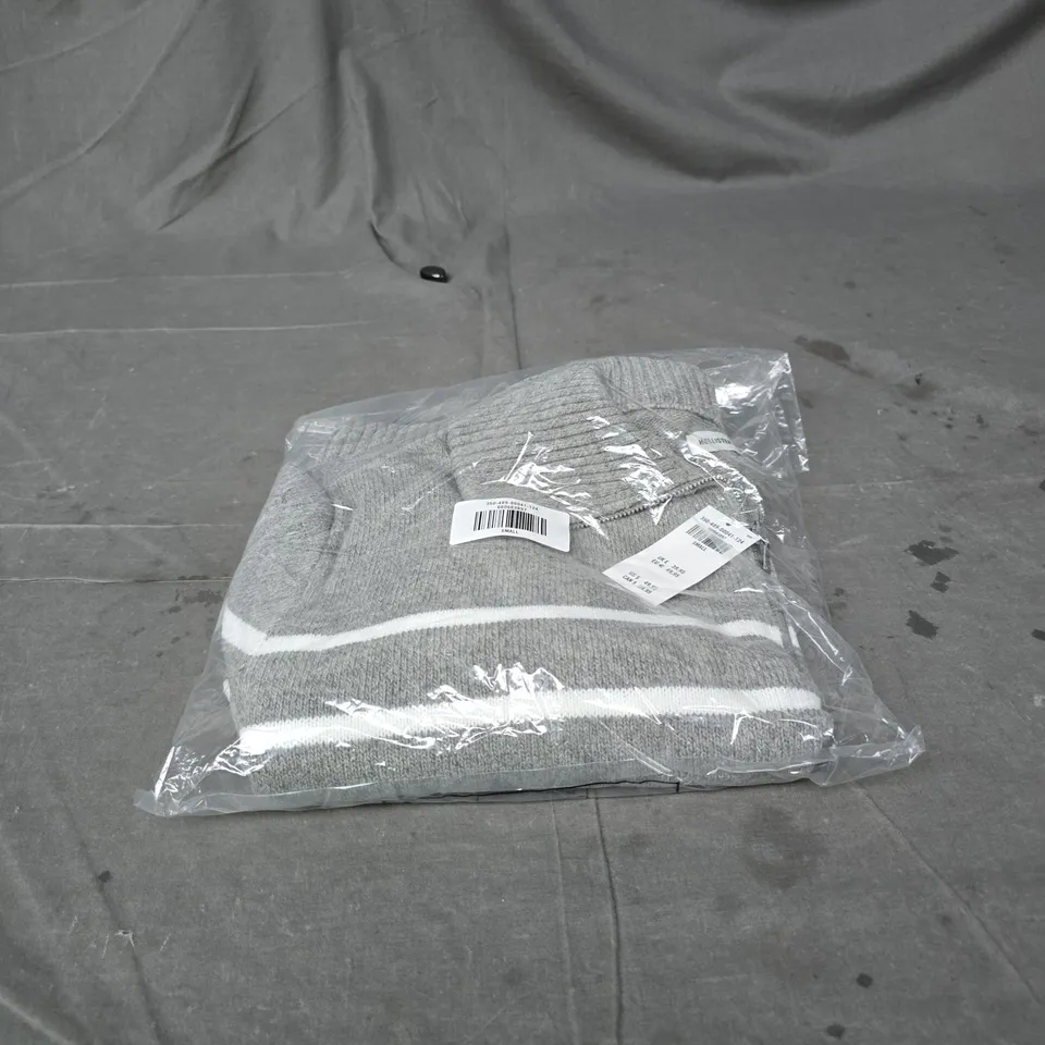 HOLLISTER GREY ZIP HOODIE – SMALL