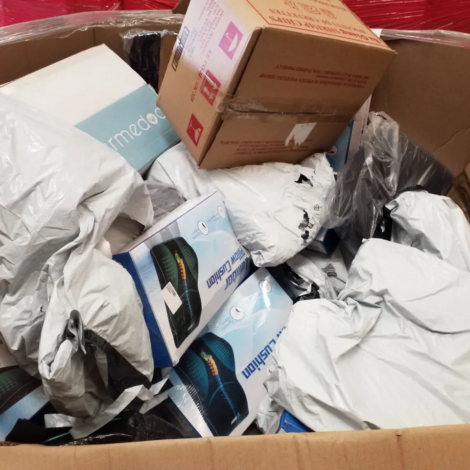 PALLET CONTAINING ASSORTED CUSHIONING & PILLOWS