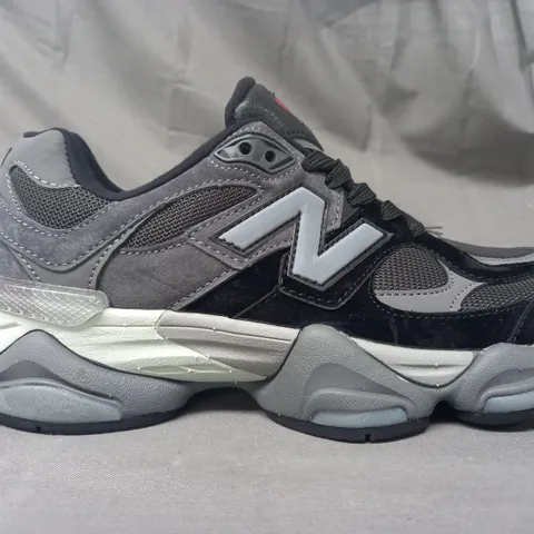 PAIR OF NEW BALANCE 9060 SHOES IN DARK GREY/BLACK UK SIZE 5