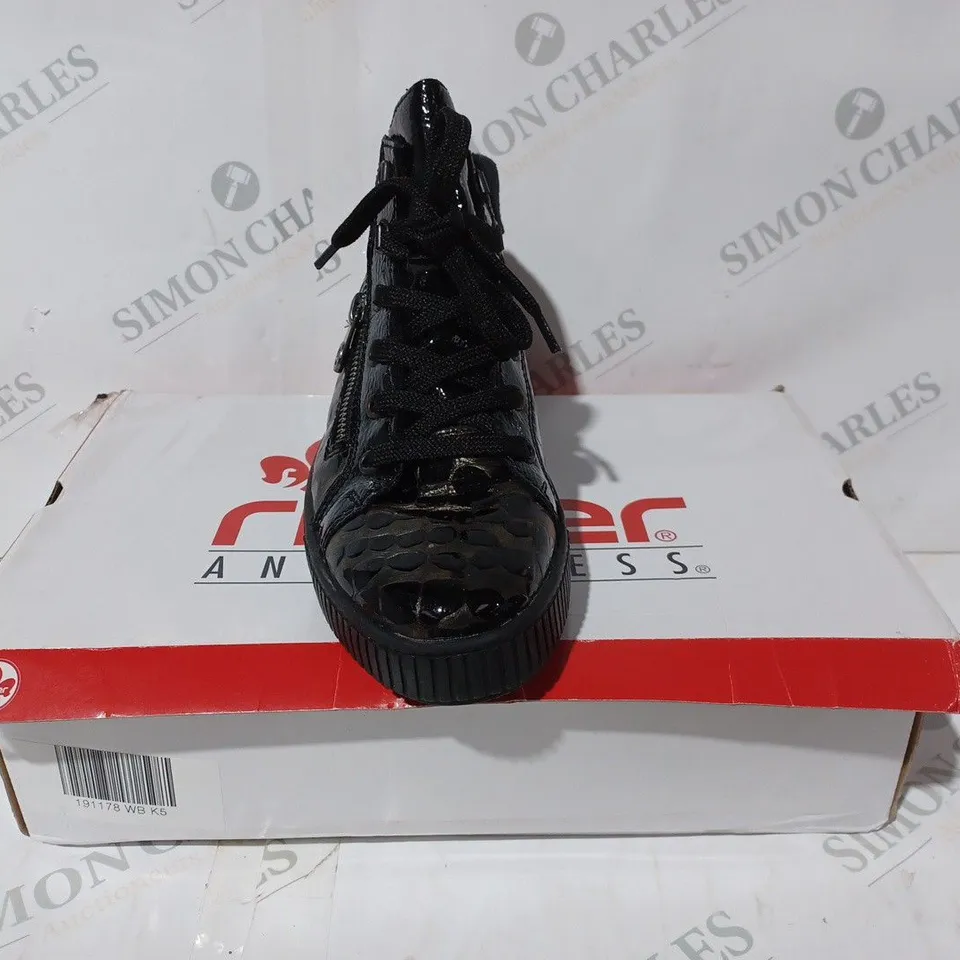 BOXED PAIR OF RIEKER FLEECE LINING BLACK PATENT/BRONZE SIDE ZIP TRAINER BOOTS IN BLACK UK SIZE 5