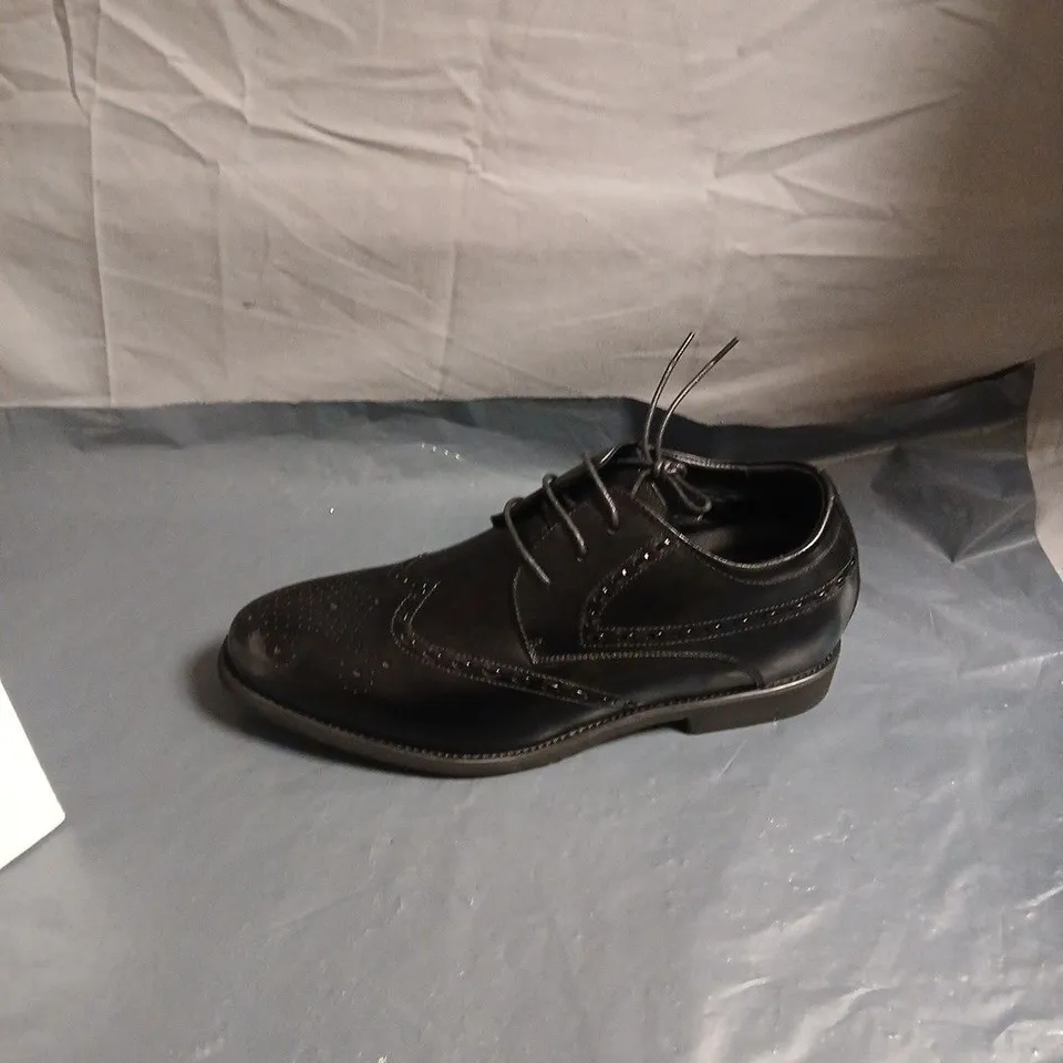 CONZURI MEN'S BLACK LEATHER OXFORD SHOES WITH BROGUE DETAILING – LACE-UP 