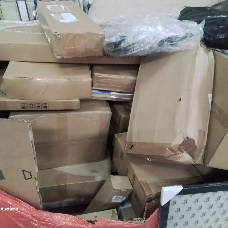 PALLET CONTAINING VARIOUS ASSORTED BOXED HOUSEHOLD ITEMS TO INCLUDE: MEAT GRINDER, KIDS TRUNKI, FOOD PROCESSOR AND LOTS MORE UNMARKED BOXED ITEMS 