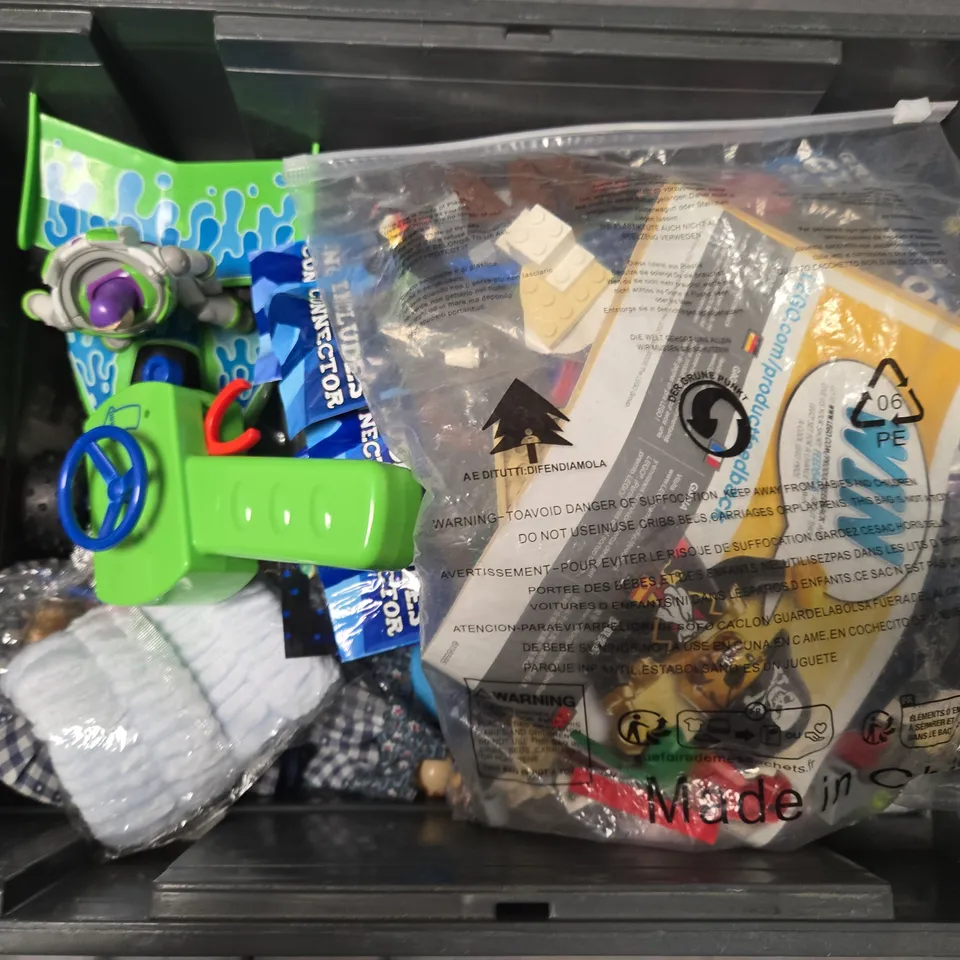 APPROXIMATELY 14 ASSORTED TOYS & GAMES PRODUCTS TO INCLUDE BUZZ LIGHTYEAR RC, GLOW GLASSES, LEGO, ETC