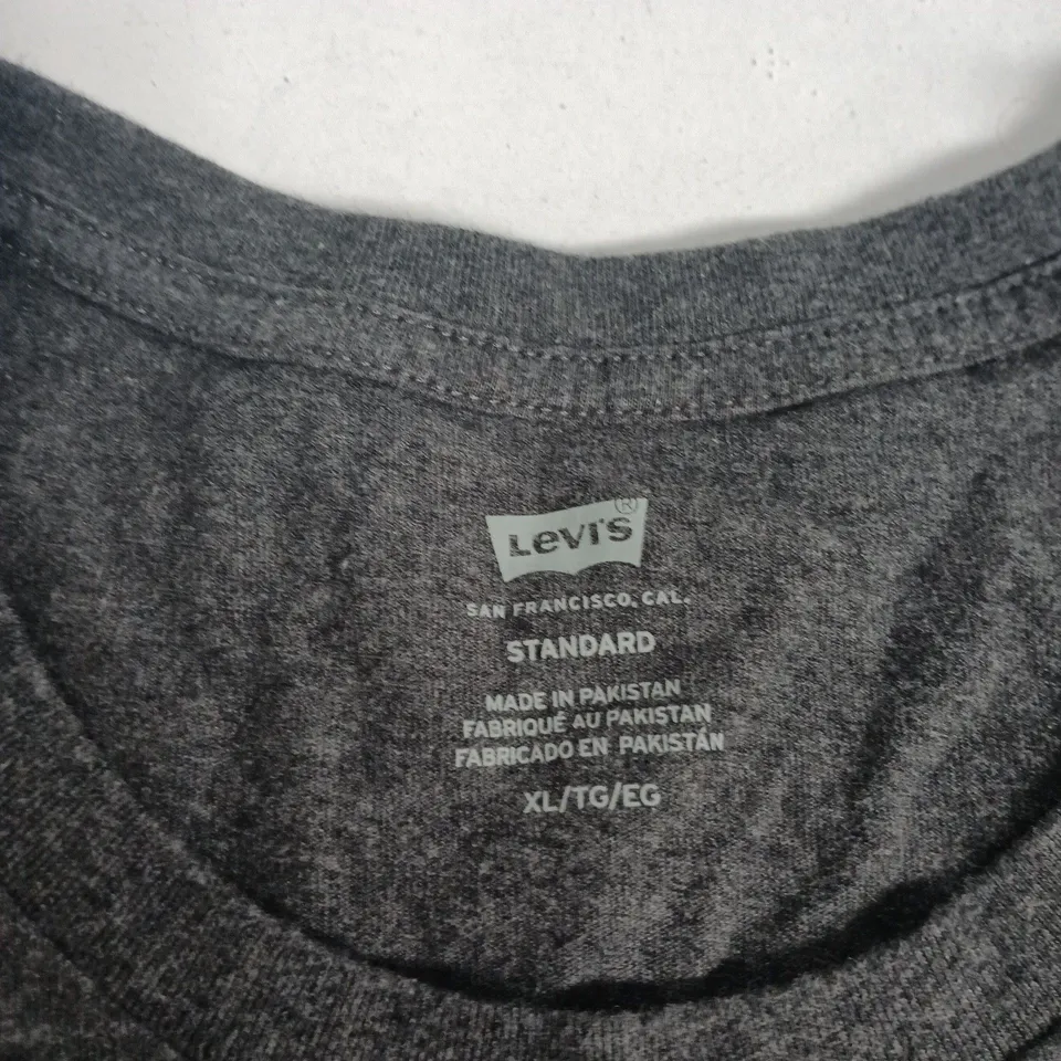 LEVI'S HEATHER GREY T-SHIRT – UK XL