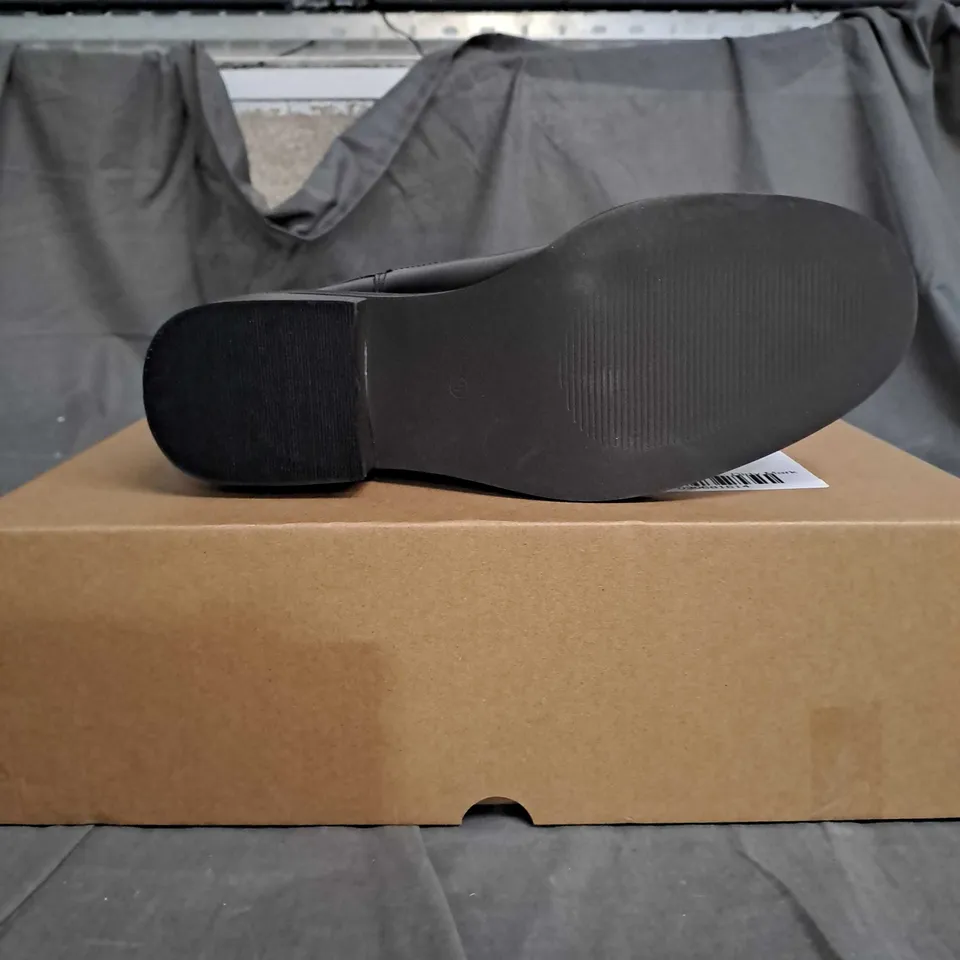 V BY VERY BOOTS BLACK SIZE 8