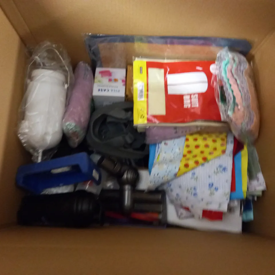 LARGE QUANTITY OF ASSORTED HOUSEHOLD ITEMS TO INCLUDE DOG TOYS, PICNIC BLANKET ND CRAFT PACKS
