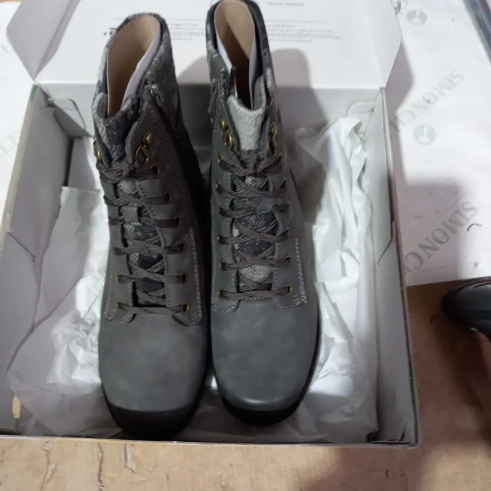 EARTH ORIGINS SUEDE HIKE BOOT SIZE 7