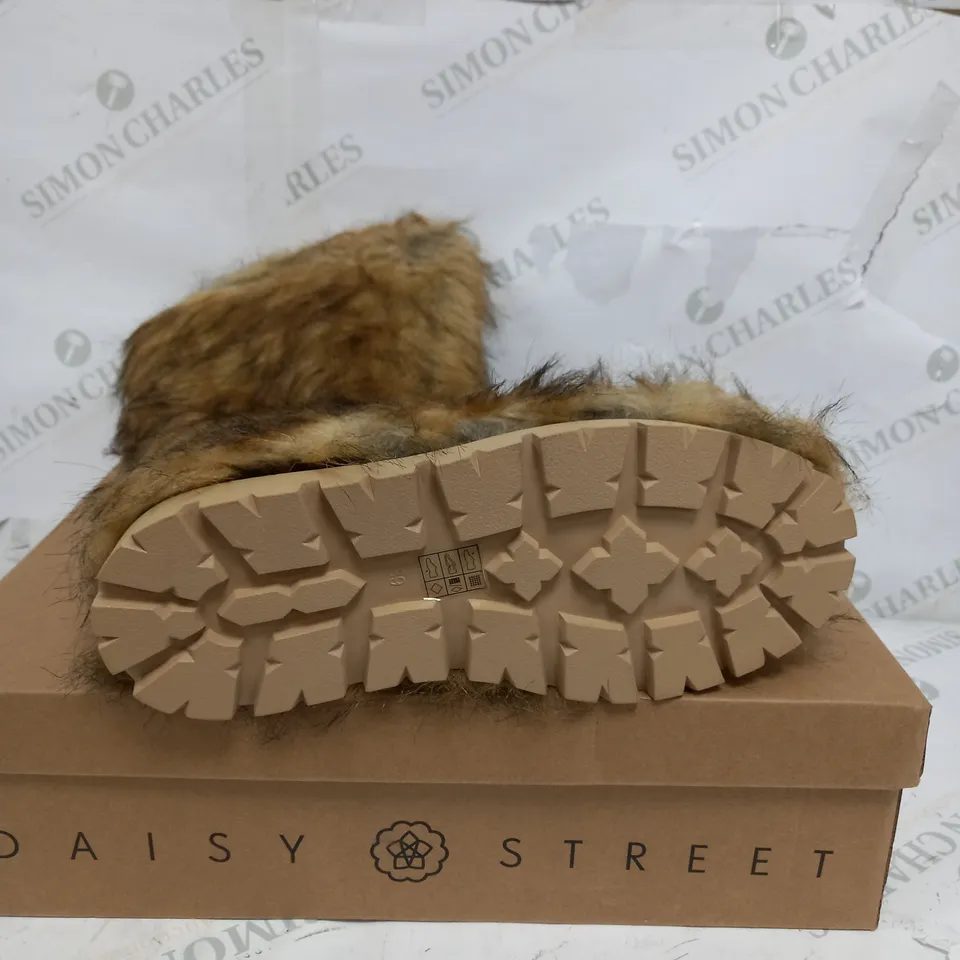 BOXED PAIR OF DAISY STREET FUR BOOTS - UK 6