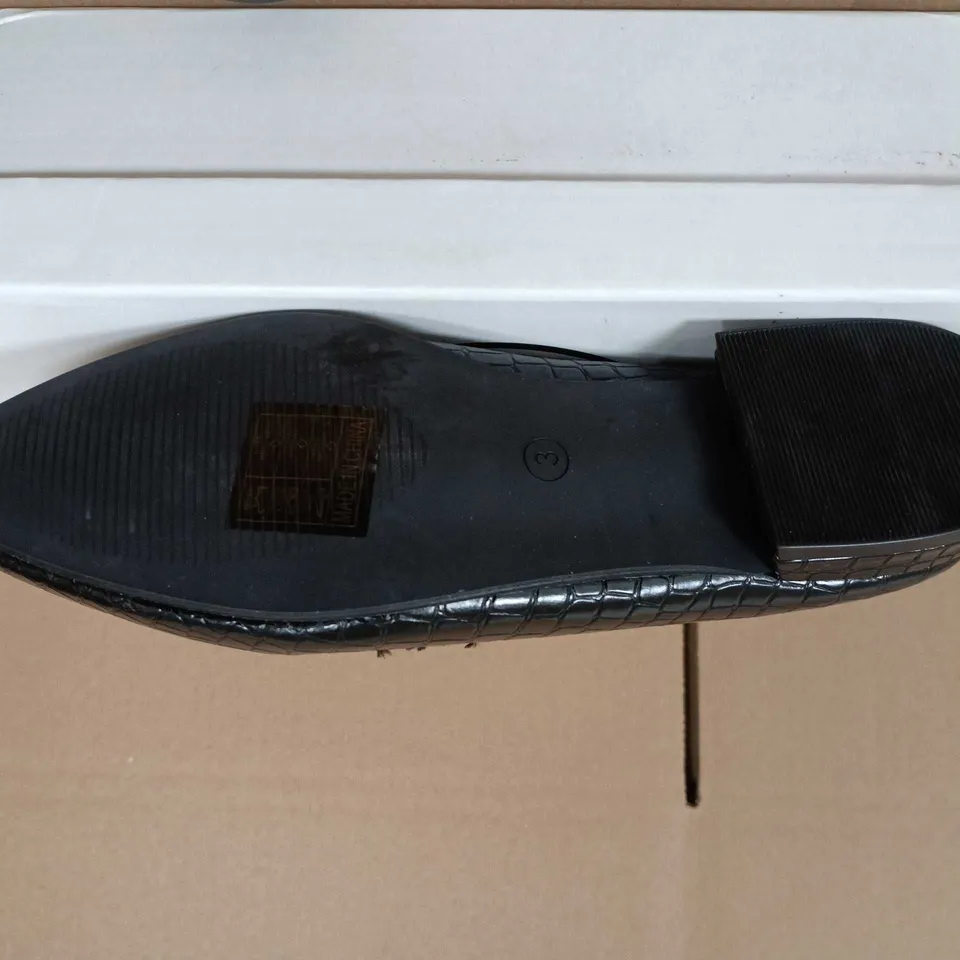 BOXED PAIR OF SPOT ON BLACK CROC-EMBOSSED LEATHER-LOOK LOAFERS WITH CHAIN DETAIL – UK SIZE 3