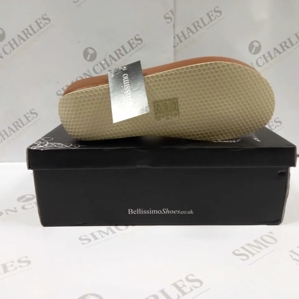 BOXED PAIR OF BELLISSIMO BELBAIZH29037 SANDALS IN TAN UK SIZE 5