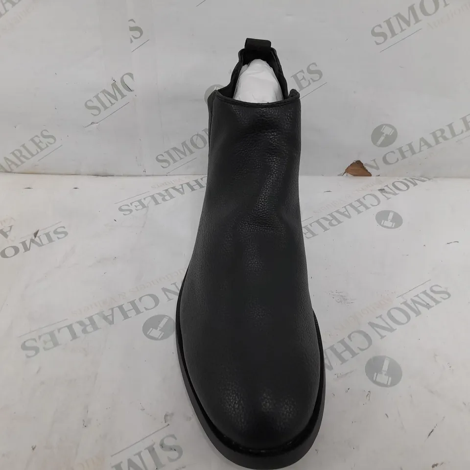 PAIR OF RIVER ISLAND BORRIS CHELSEA SHOES IN BLACK - UK 9