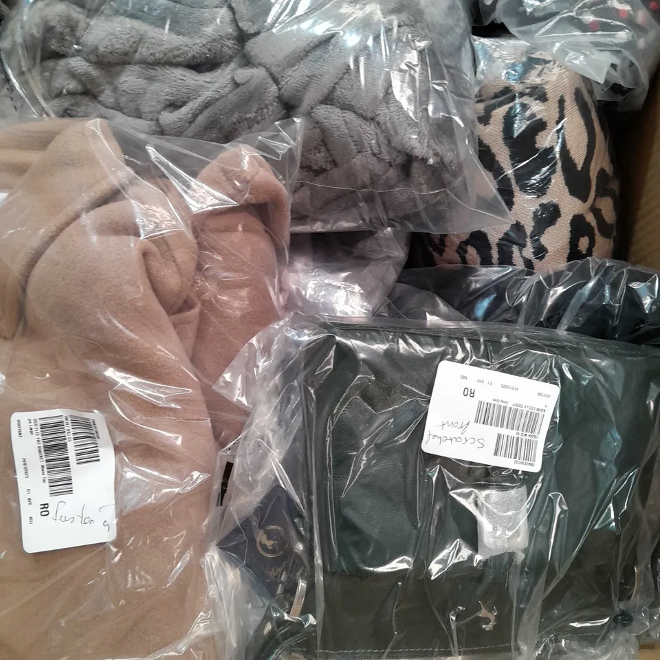 BOX OF APPROX 20 ASSORTED CLOTHING ITEMS TO INCLUDE - COZEE HOME - D&CO - ASHWOOD LEATHER ECT