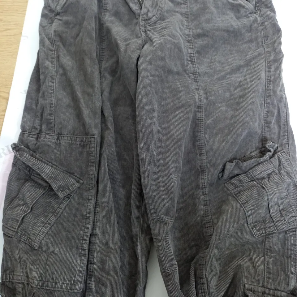 URBAN OUTFITTERSYEK CARGOS GREY SIZE L