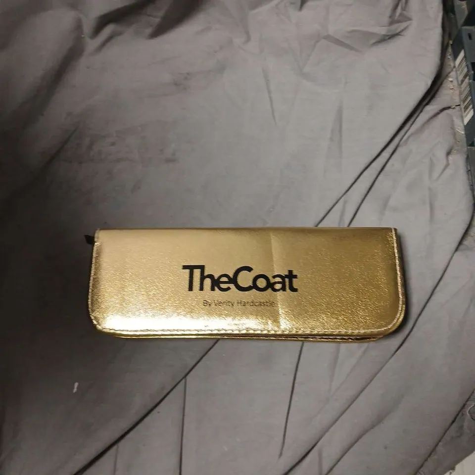 THE COAT GROOMING KIT – GOLD CASE WITH SCISSORS