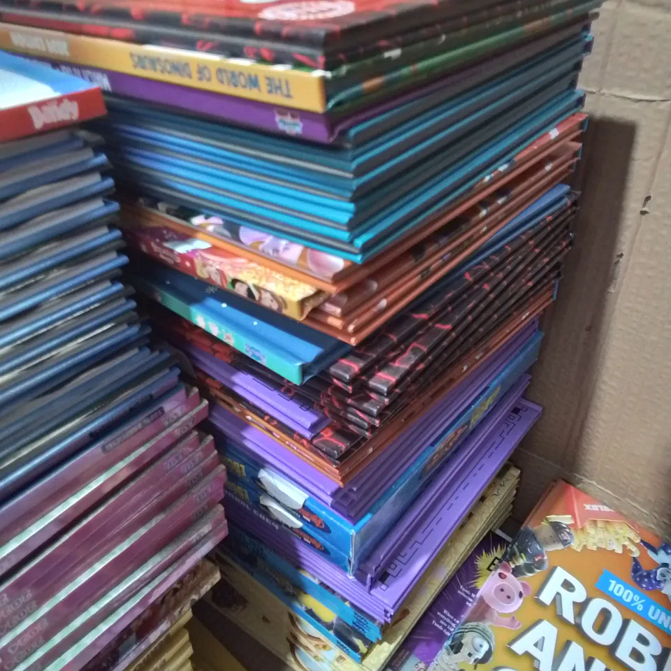 LARGE QUANTITY OF ASSORTED 2024 ANNUALS TO INCLUDE STRANGER THINGS, FROZEN, DANDY AND ROBLOX 