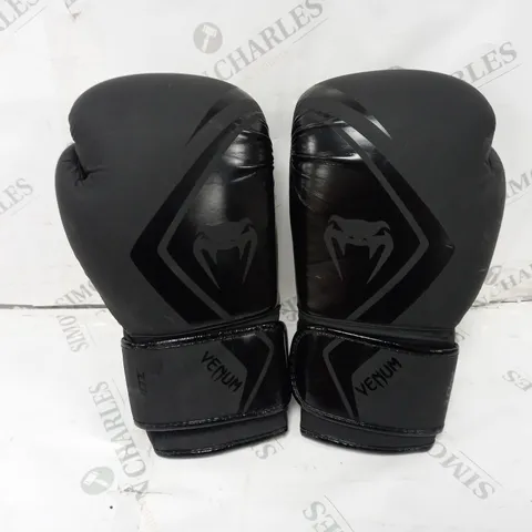 PAIR OF VENUM 10oz BOXING GLOVES IN BLACK