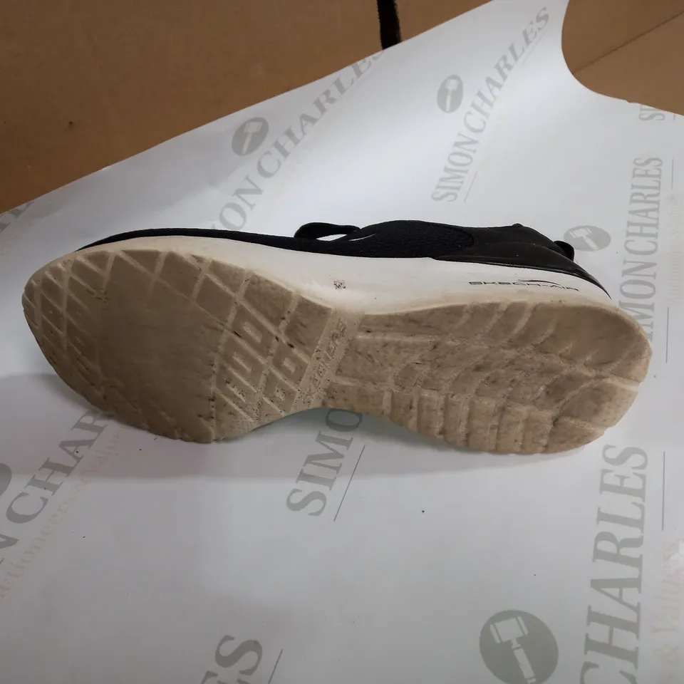 SIZE 4 SKECHERS AIR DYNAMITE TRAINERS BLACK