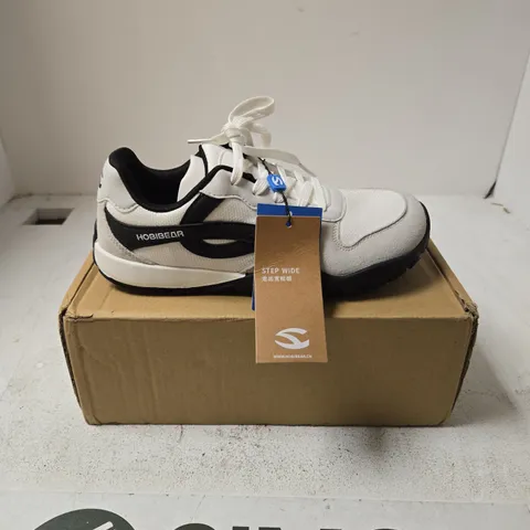 HOBIBEAR TRAINERS – WHITE/BLACK - UK 8