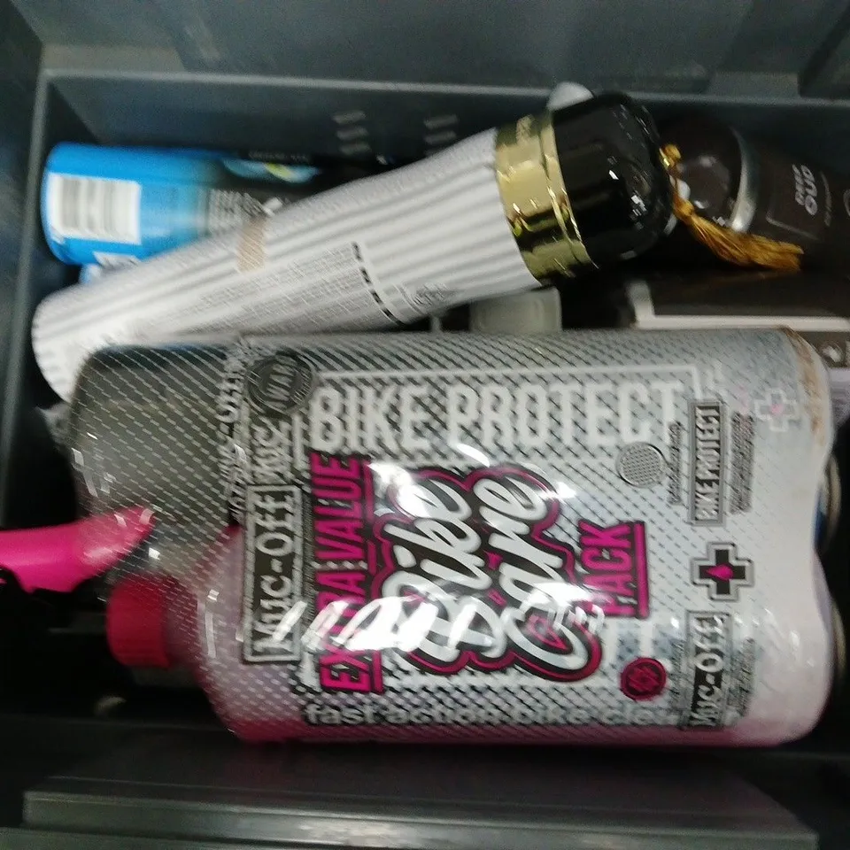 APPROXIMATELY 8 ASSORTED AEROSOLS TO INCLUDE AIRPURE DEEP OUD, LYNX ICE CHILL, INSTA STIK, ETC - COLLECTION ONLY