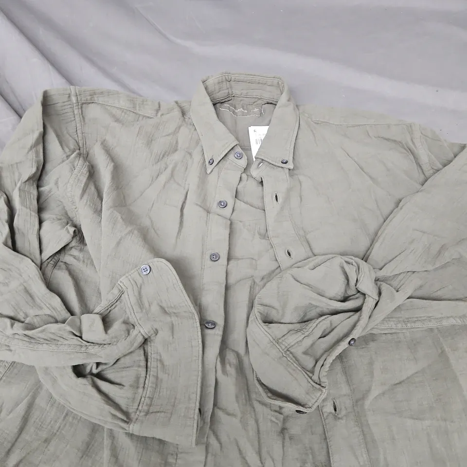 ABERCROMBIE & FITCH OLIVE GREEN BUTTON-DOWN SHIRT – MEN'S LARGE