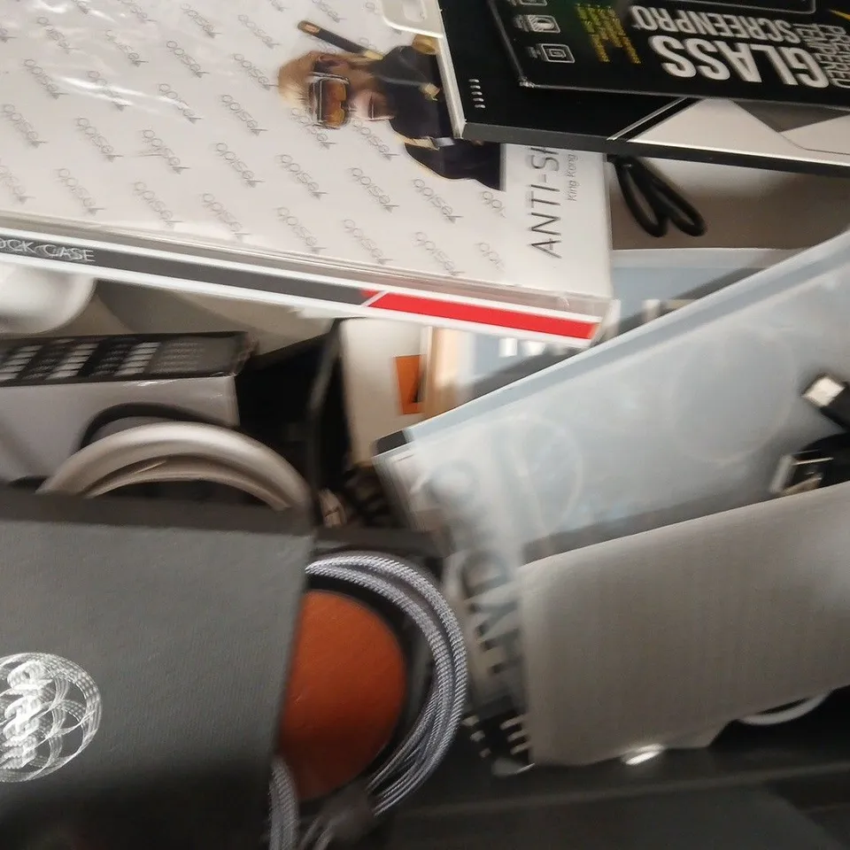 APPROXIMATELY 10 ASSORTED HOUSEHOLD ITEMS TO INCLUDE SCREEN PROTECTORS, ETC