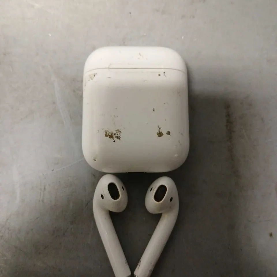 APPLE AIRPODS IN WHITE A1602