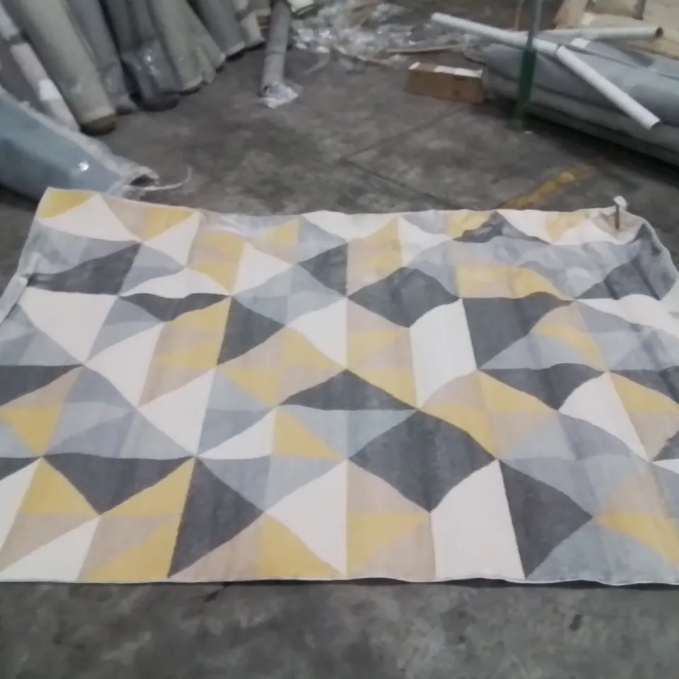 QUALITY DESIGNER RUG APPROXIMATELY 254x195