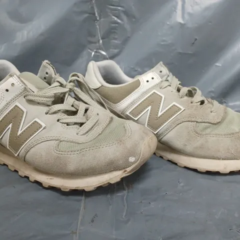 PAIR OF NEW BALANCE 574 TRAINERS IN LIGHT GREEN SIZE 7