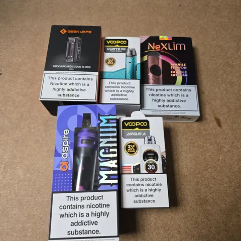 APPROXIMATELY 15 ASSORTED E-CIGARETTE PRODUCTS TO INCLUDE - GEEK VAPE, VOOPOO, ASPIRE ETC