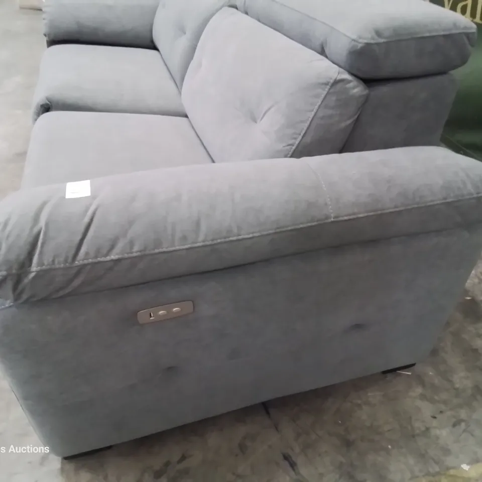 DESIGNER ITALIAN STYLE POWER RECLINING 2.5 SEATER SOFA WITH ADJUSTABLE HEADRESTS GREY FABRIC.