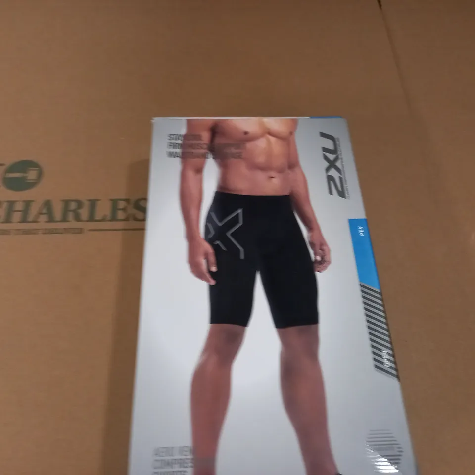 BOXED 2XU AERO VENT COMPRESSION SHORTS - M
