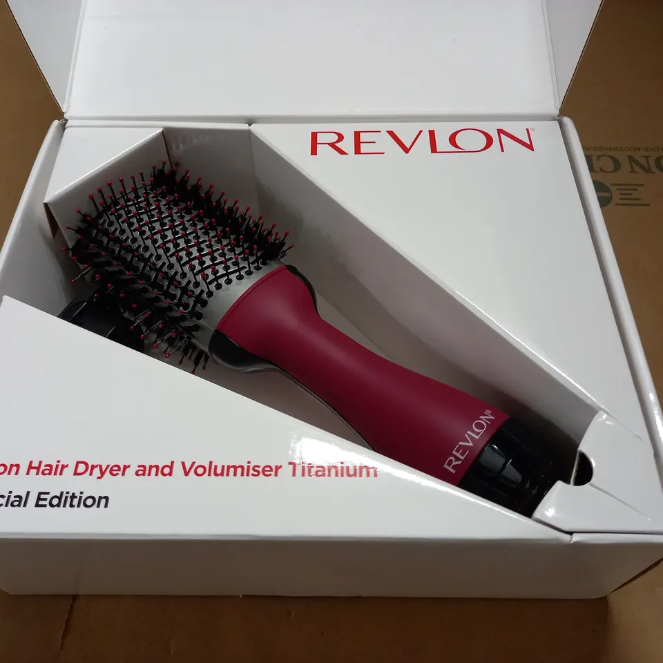 BOXED REVLON SALON HAIR DRYER AND VOLUMISER