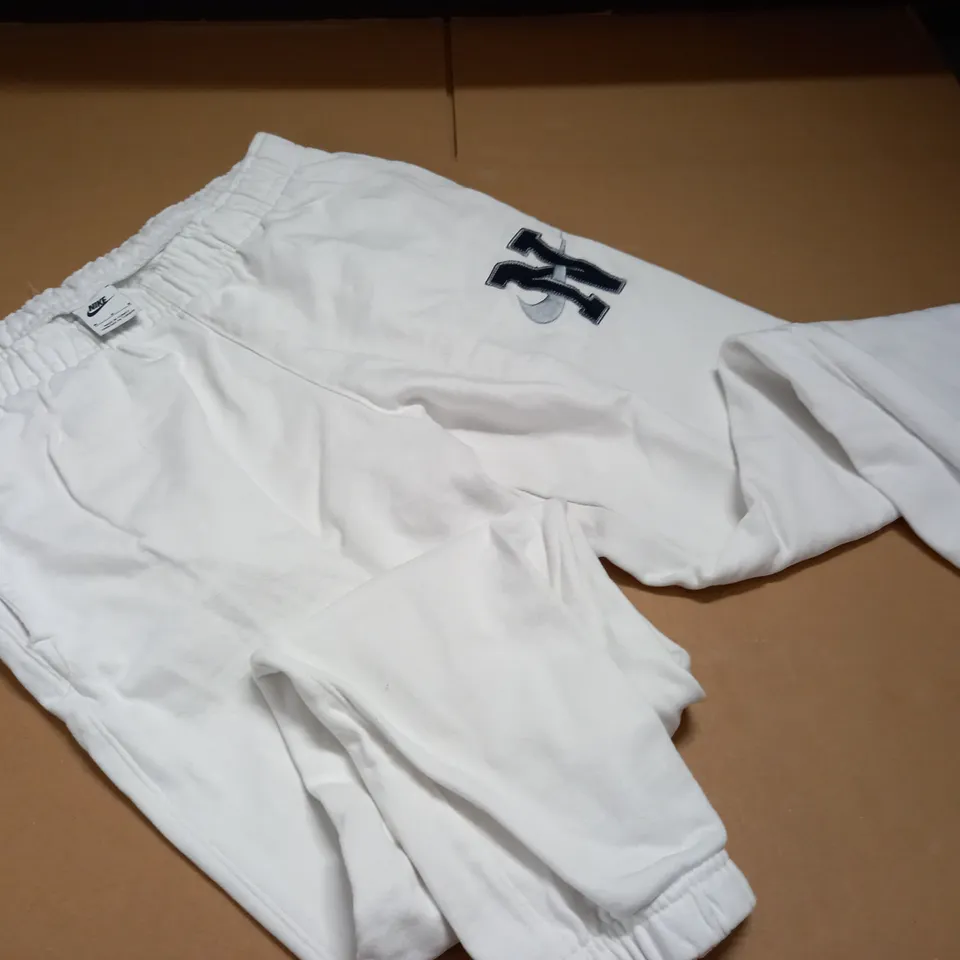 NIKE WHITE SWEAT PANTS - M