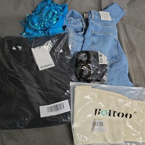 APPROXIMATELY 30 ASSORTED CLOTHING ITEMS IN VARIOUS SIZES, STYLES & COLOURS TO INCLUDE BRANDS SUCH AS BERSHKA, BOLTOO, ASOS, ETC - COLLECTION ONLY