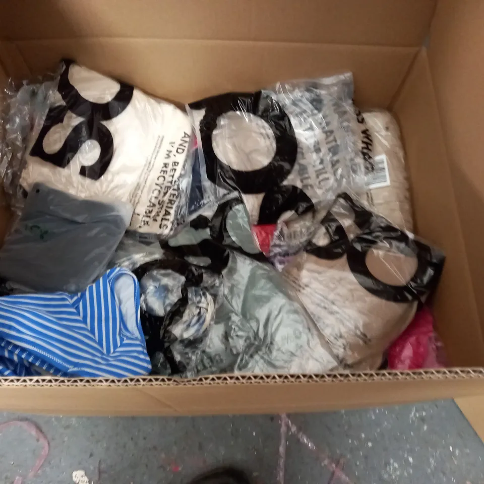 LARGE QUANTITY OF ASSORTED BAGGED CLOTHING ITEMS TO INCLUDE ASOS AND TAPESTRY