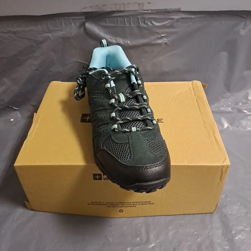 BOXED PAIR OF MOUNTAIN WAREHOUSE WOMENS WALKING SHOE 2 IN PETROL SIZE UK 8