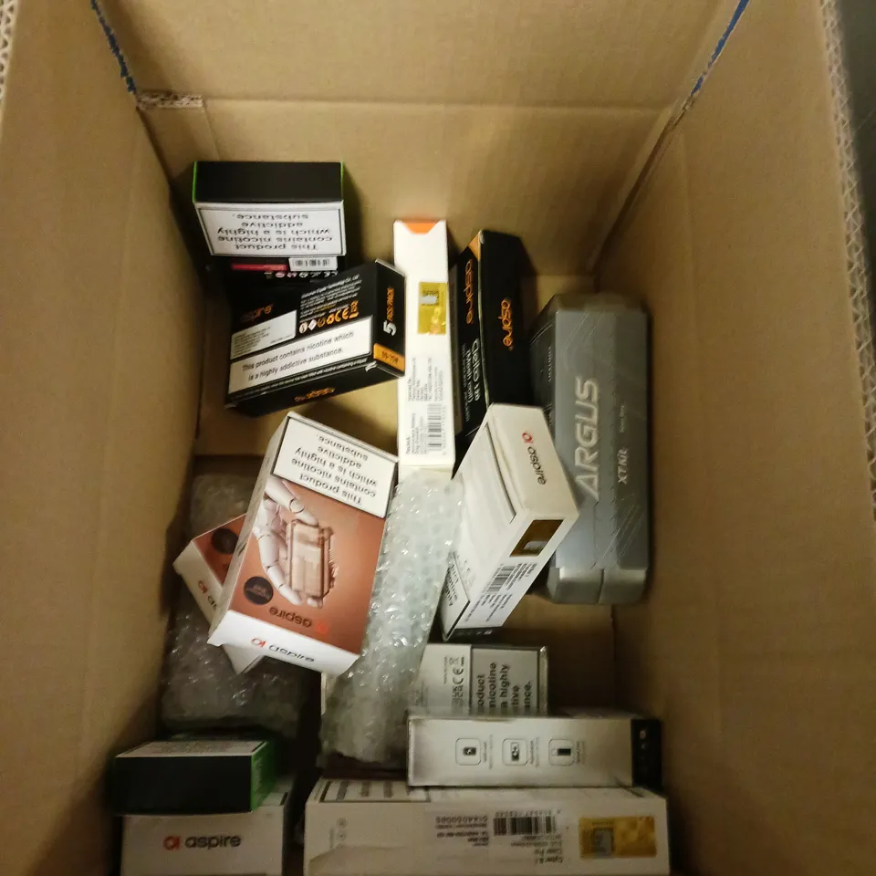 APPROXIMATELY 20 VAPES & E-CIGARETTES TO INCLUDE VAPORESSO XPOS 3, ASPIRE CYBER X, VOOPOO ARGUS PRO, ETC