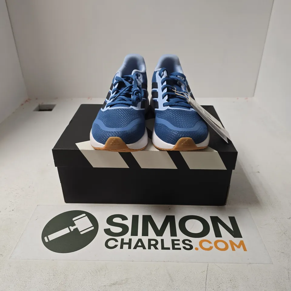 BOXED PAIR OF ADIDAS RUN FALCON 5 JUNIOR TRAINERS IN BLUE - UK 6.5