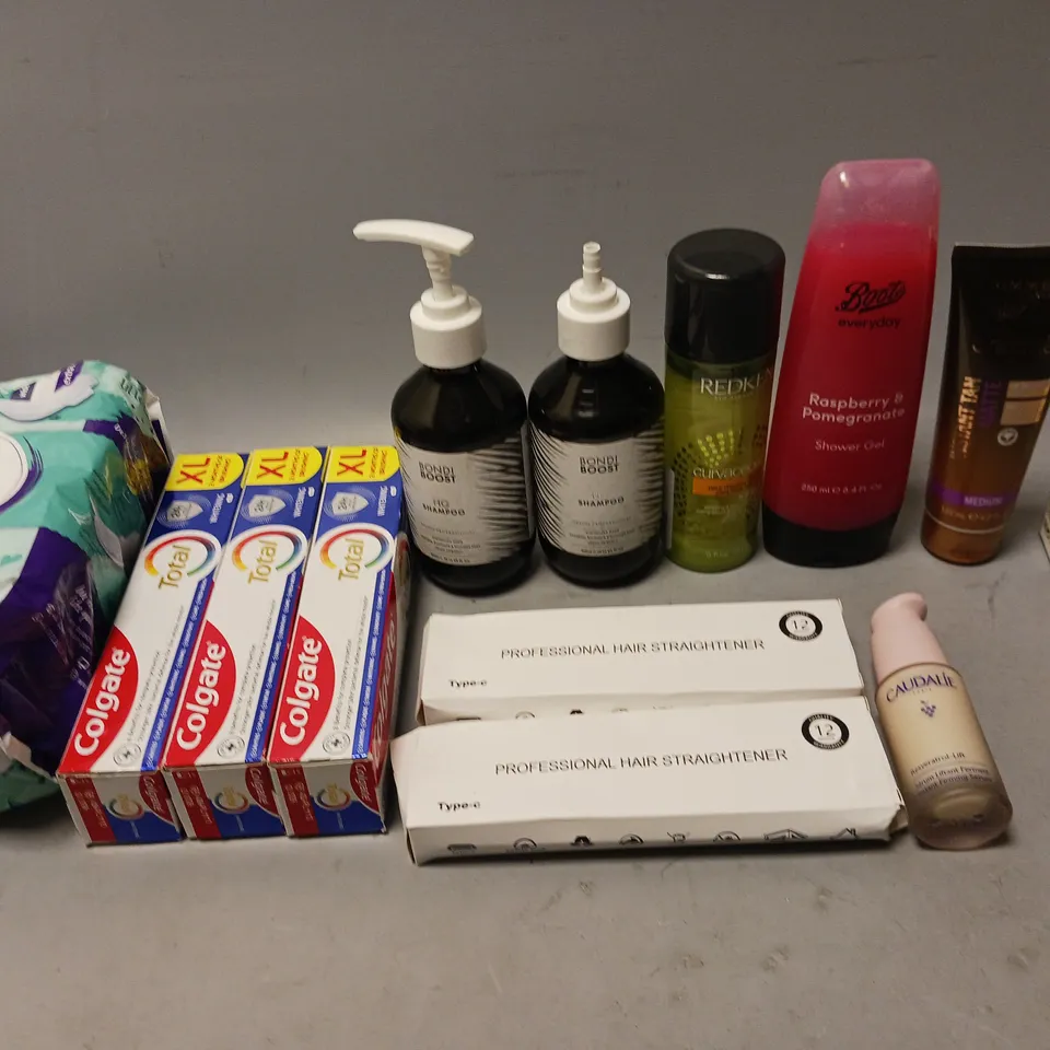 APPROXIMATELY 20 ASSORTED COSMETIC PRODUCTS TO INCLUDE ORIBE GOLD LUST, COLGATE TOTAL, AND SUN SHIMMER MEDIUM ETC. 