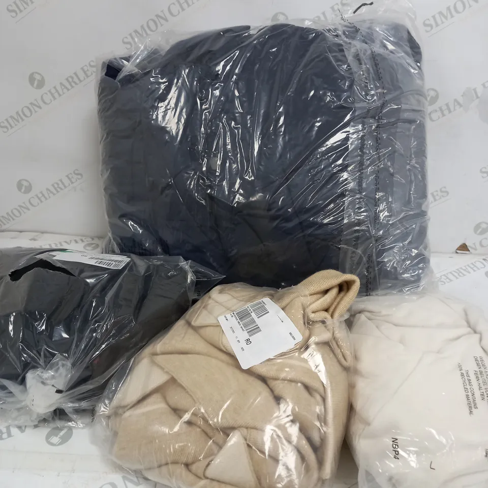 BOX OF APPROXIMATELY 10 ASSORTED CLOTHING ITEMS TO INCLUDE BIG COAT, JUMPER, TOPS ETC