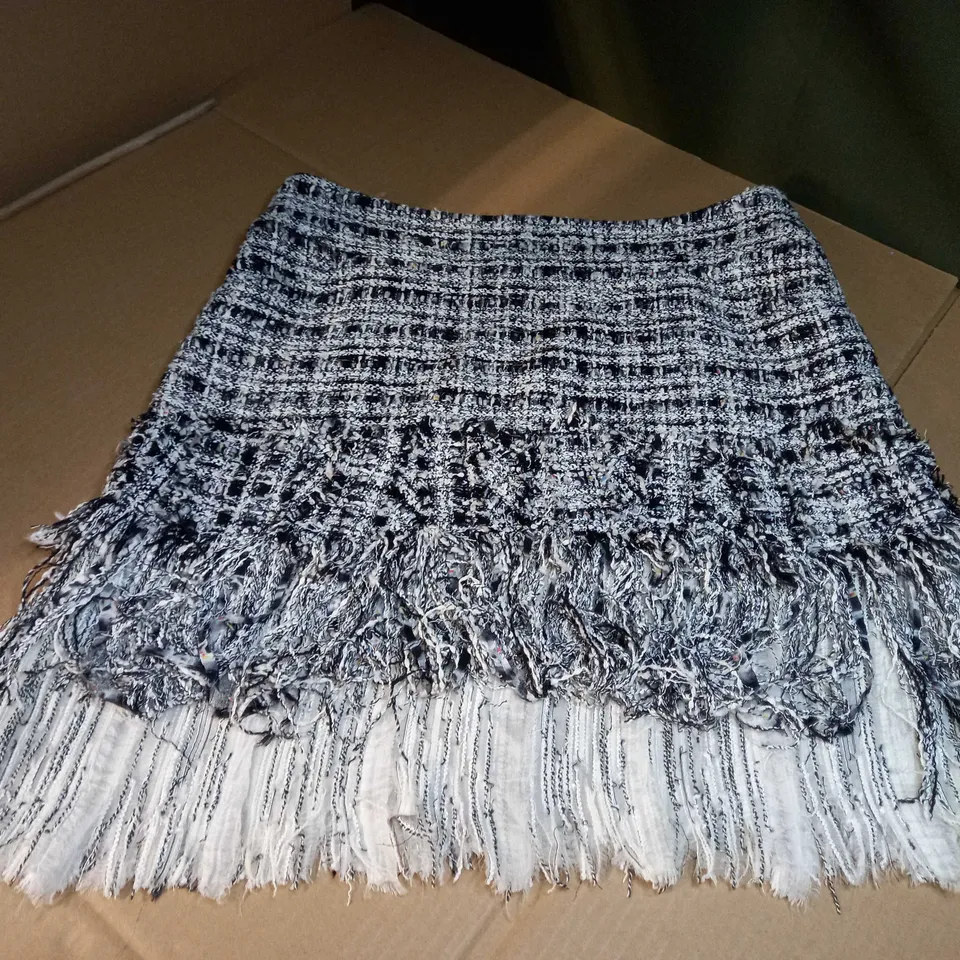 DESIGNER BLACK/WHITE TEXTURED STATEMENT SKIRT