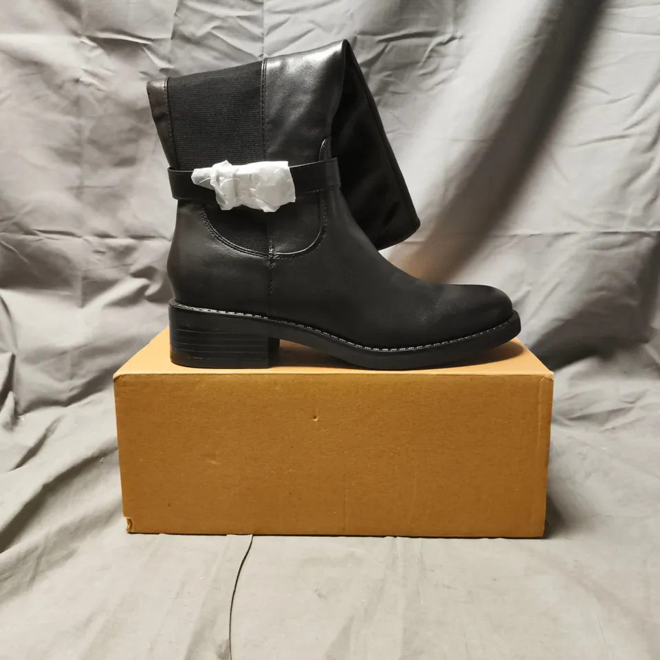 BOXED PAIR OF WHERE'S THAT FROM KNEE-HIGH BOOTS IN BLACK SIZE 6
